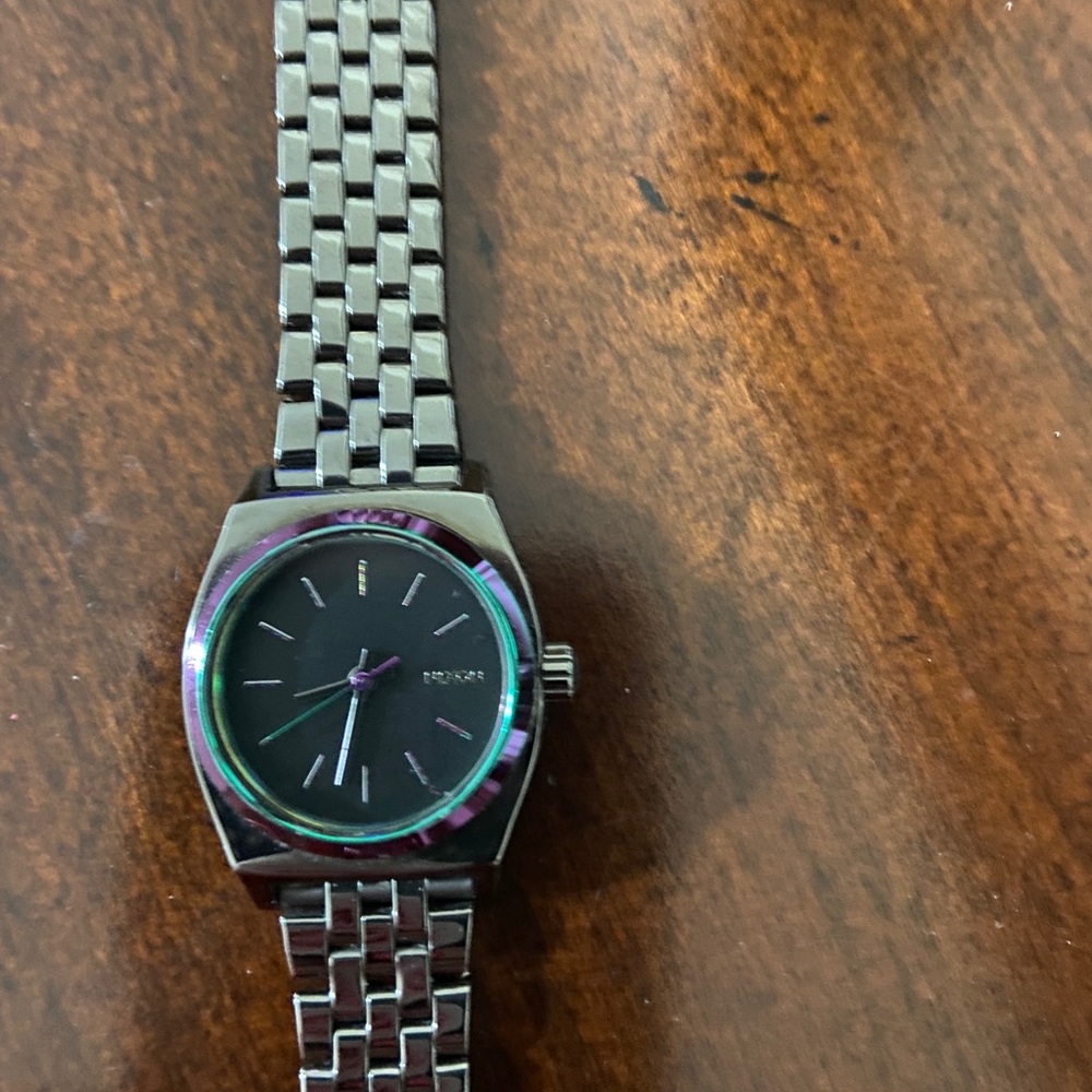 This is a great watch.  I got an Iwatch and don’t wear it.